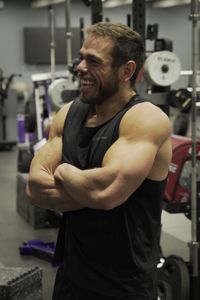 In his Tiger Challenge, extreme athlete Ross Edgley will continuously exercise with no food or water, for 24 hours, and then gorge like a tiger shark. (National Geographic/Bobby Cross)