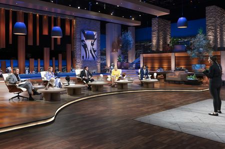 ROBERT HERJAVEC, ALLISON ELLSWORTH, KEVIN O'LEARY, LORI GREINER, DAYMOND JOHN, SARAH FOX