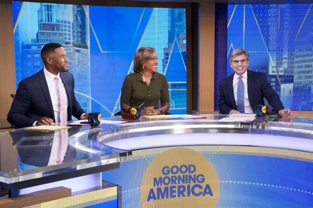 MICHAEL STRAHAN, ROBIN ROBERTS, GEORGE STEPHANOPOULOS