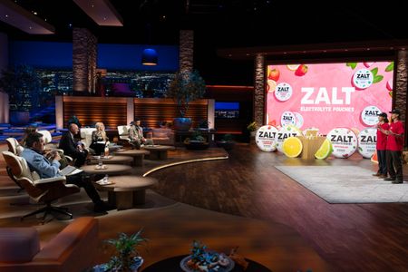 DANIEL LUBETZKY, KEVIN O'LEARY, LORI GREINER, STEVEN BARTLETT, DOMINIC GOZZA, SAM MITCHELL