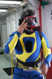 Ryan Johnson donning his mask for his cage dive in the Neptune Islands. (National Geographic/Mariana Kneppers)