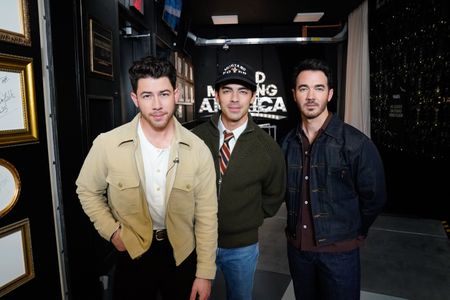 NICK JONAS, JOE JONAS, KEVIN JONAS