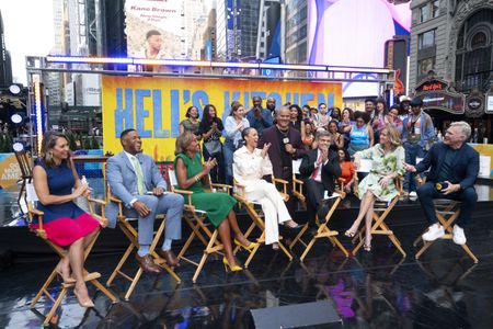 GINGER ZEE, MICHAEL STRAHAN, ROBIN ROBERTS, ALICIA KEYS, GEORGE STEPHANOPOULOS, LARA SPENCER, SAM CHAMPION, CAST OF HELL’S KITCHEN