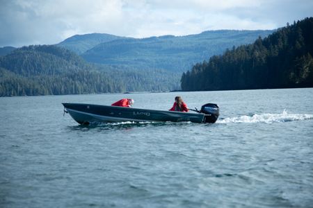 Veronica Arrants and Terri Metcalf go subsistence fishing. (National Geographic/Wayne Moss)
