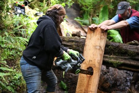 Veronica Arrants and Jiggy Nichols rebuild a dam in their community. (National Geographic/Wayne Moss)