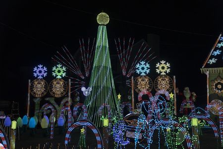 GREAT CHRISTMAS LIGHT FIGHT