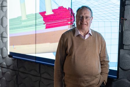 Stephen Payne poses in front of a simulation of the Titanic. (National Geographic/Gary Moyes)