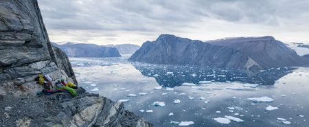 Alex Honnold and Hazel Findlay on shiver bivy.  (photo credit: National Geographic/Pablo Durana)