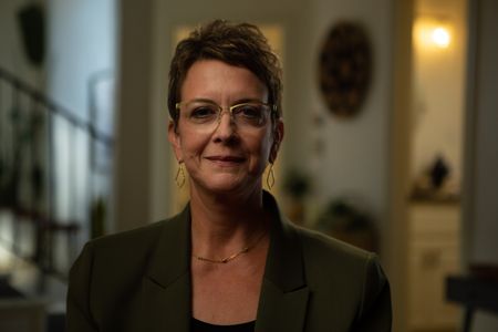 Amy Downs is pictured in close-up portrait during the production of National Geographic's Oklahoma City Bombing: One Day In America. Downs worked at the Credit Union Office in the Alfred P. Murrah Building and was rescued six hours after the bomb explosion. On April 19, 1995, America experienced the deadliest domestic terror attack in its history. Thirty years later, this series tells the story of that day told only by those who lived through it ñ the people of Oklahoma. (National Geographic/Brandon Widener)