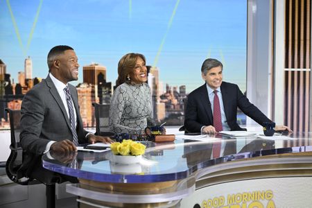 MICHAEL STRAHAN, ROBIN ROBERTS, GEORGE STEPHANOPOULOS