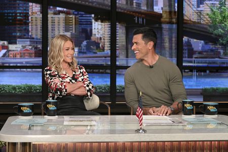 KELLY RIPA, MARK CONSUELOS