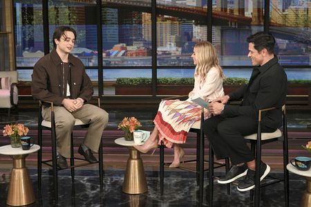 BEN AHLERS, KELLY RIPA, MARK CONSUELOS
