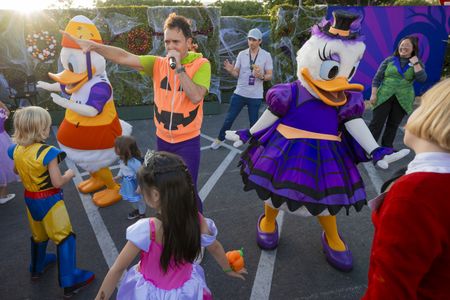 DONALD DUCK, DAISY DUCK