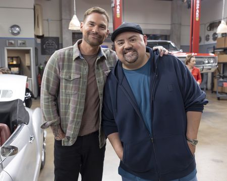 SEANN WILLIAM SCOTT, GABRIEL IGLESIAS