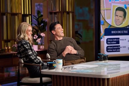 KELLY RIPA, MARK CONSUELOS