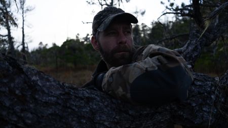 Matt Carlson hunts for deer. (National Geographic/David Lovejoy)