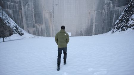 At the base of the Luzzone dam, Chris Hemsworth prepares for the climb.  (credit: National Geographic)