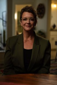 Amy Downs is pictured in close-up portrait during the production of National Geographic's Oklahoma City Bombing: One Day In America. Downs worked at the Credit Union Office in the Alfred P. Murrah Building and was rescued six hours after the bomb explosion. On April 19, 1995, America experienced the deadliest domestic terror attack in its history. Thirty years later, this series tells the story of that day told only by those who lived through it – the people of Oklahoma. (National Geographic/Brandon Widener)