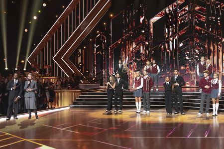 TOP: DYLAN EFRON, DANIELLA KARAGACH, ALIX EARLE, VALENTIN CHMERKOVSKIY, ANDY RICHTER, EMMA SLATER
BOTTOM: ALFONSO RIBEIRO, JULIANNE HOUGH, DANIELLE FISHEL, PASHA PASHKOV, ELAINE HENDRIX, ALAN BERSTEN, JORDAN CHILES, EZRA SOSA, ROBERT IRWIN, WITNEY CARSON