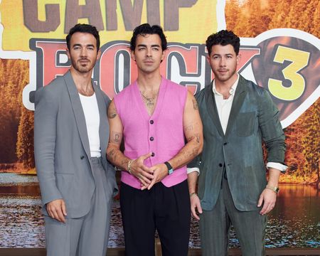 KEVIN JONAS, JOE JONAS, NICK JONAS