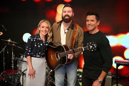 KELLY RIPA, JORDAN DAVIS, MARK CONSUELOS