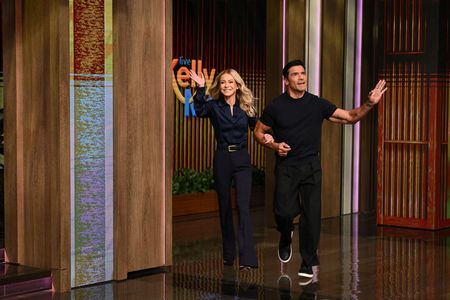 KELLY RIPA, MARK CONSUELOS