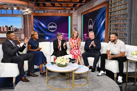 MICHAEL STRAHAN, ROBIN ROBERTS, GEORGE STEPHANOPOULOS, LARA SPENCER, SAM CHAMPION, STEPHEN CURRY