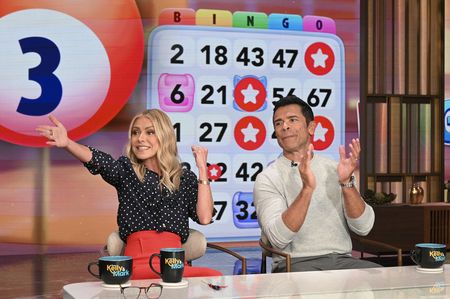 KELLY RIPA, MARK CONSUELOS