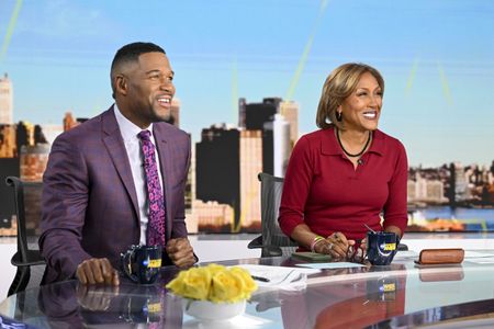 MICHAEL STRAHAN, ROBIN ROBERTS
