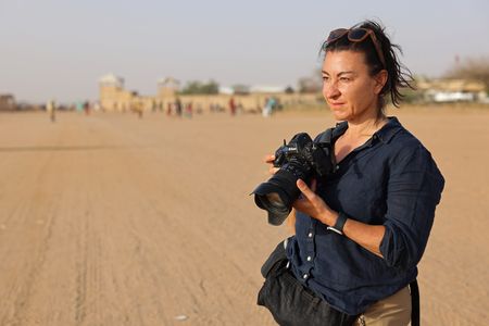 Lynsey Addario on assignment in Iridimi Refugee Camp, Wadi Fira, Chad. (National Geographic/Caitlin Kelly)