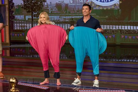 KELLY RIPA, MARK CONSUELOS