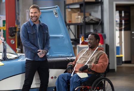 SEANN WILLIAM SCOTT, DARYL "CHILL" MITCHELL