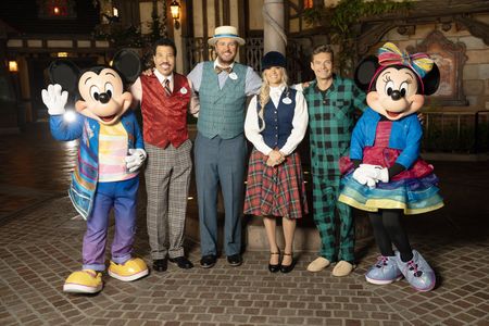 MICKEY MOUSE, LIONEL RICHIE, LUKE BRYAN, CARRIE UNDERWOOD, RYAN SEACREST, MINNIE MOUSE