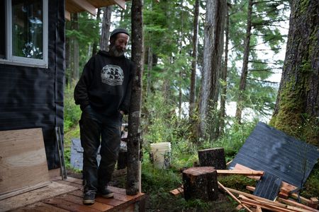 Dave Palmer helps build a cabin for his friend. (National Geographic/Robert Jolley)