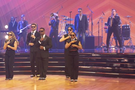 DANIELLE FISHEL, DYLAN EFRON, ALFONSO RIBEIRO, WHITNEY LEAVITT, JORDAN CHILES