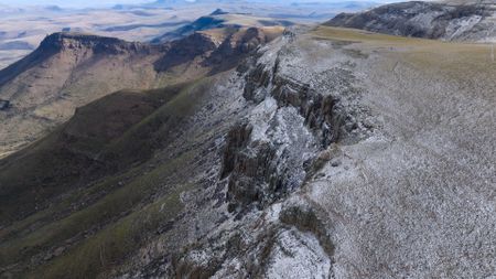 The Sneeuberg Mountains blanketed in snow. (National Geographic)