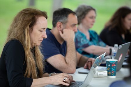 DNA Doe Project volunteers come together at a retreat to help Detective David Turner identify Jane Doe. (National Geographic/Will Francome)