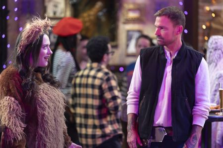 KAT DENNINGS, SEANN WILLIAM SCOTT