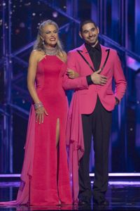 ELAINE HENDRIX, ALAN BERSTEN