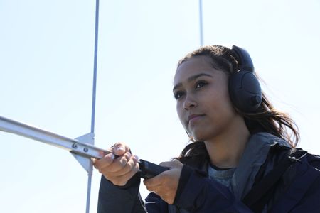 Student Kaelyn Heits conducting tag experiement. (National Geographic/Mariana Kneppers)