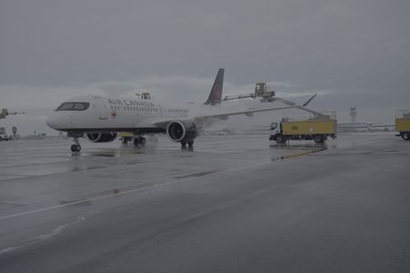 An aircraft in the Central Deicing Facility (CDF), Toronto Pearson International Airport.(Arrow International Media Ltd & Cantina Media)