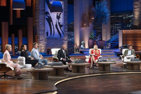 BARBARA CORCORAN, JOANNA GAINES, CHIP GAINES, KEVIN O'LEARY, LORI GREINER, DANIEL LUBETZKY