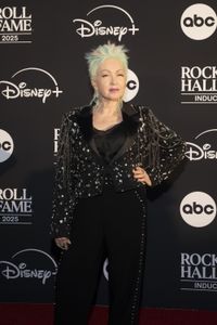 CYNDI LAUPER 