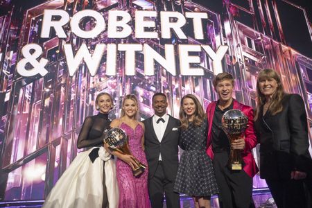 JULIANNE HOUGH, WITNEY CARSON, ALFONSO RIBEIRO, BINDI IRWIN, ROBERT IRWIN, TERRI IRWIN