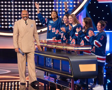 STEVE HARVEY, LAILA EDWARDS, HILARY KNIGHT, CAROLINE HARVEY, HANNAH BILKA, CAYLA BARNES