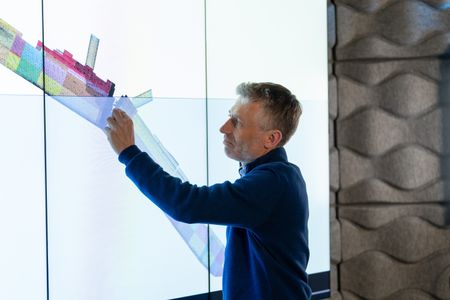 Simon Benson explains how the Titanic broke while it was sinking. (National Geographic/Gary Moyes)