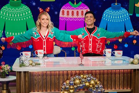 KELLY RIPA, MARK CONSUELOS
