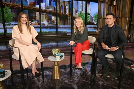 ALLISON WILLIAMS, KELLY RIPA, MARK CONSUELOS