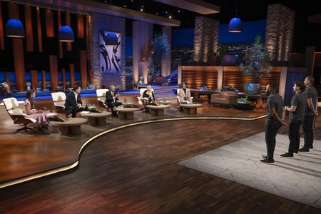 KENDRA SCOTT, ALEXIS OHANIAN, KEVIN O'LEARY, LORI GREINER, DAYMOND JOHN