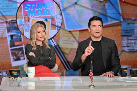 KELLY RIPA, MARK CONSUELOS
